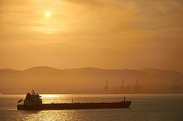 Reuters: U Číny zakotvil další tanker s LNG ze sankcionovaného ruského terminálu