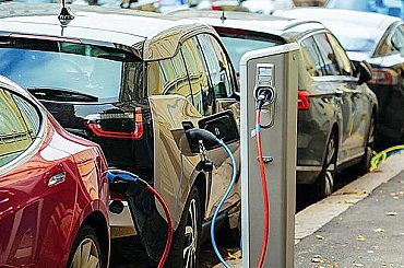 Nová baterie pro plug-in hybridy má umožnit elektrický dojezd až 400 km