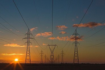 Elektrina za 560 eur/MWh aj rekordná záporná cena. Aký bol prvý polrok 2025 na slovenskom spote