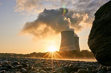 Výstřely u záporožské elektrárny ohrožují jadernou bezpečnost, varuje šéf MAAE