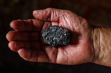Čína urýchľuje udeľovanie licencií na dodávky vzácnych zemín európskym firmám