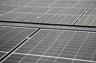 How to make solar module stockpiling cost-effective