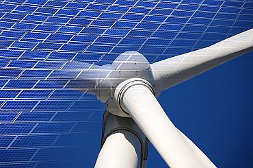 Viac slnka aj plynu. Ako Nemecko vyrábalo elektrinu v prvom roku bez jadra