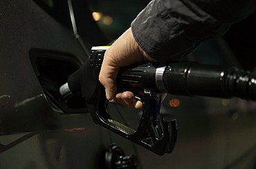 Nafta zlacnela na minimum od roku 2022, benzín eviduje mierny nárast