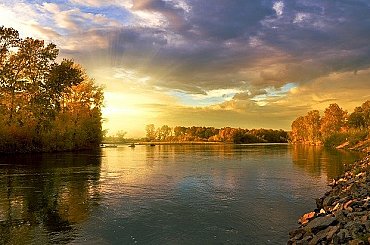 V Ghane zlatá horúčka začala ekologickú katastrofu. Voda je tak znečistená, že sa dá použiť ako farba